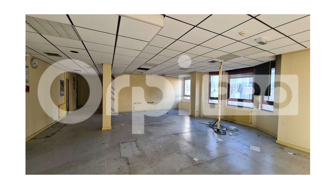 Bureau 350m² à louer à Montluçon centre