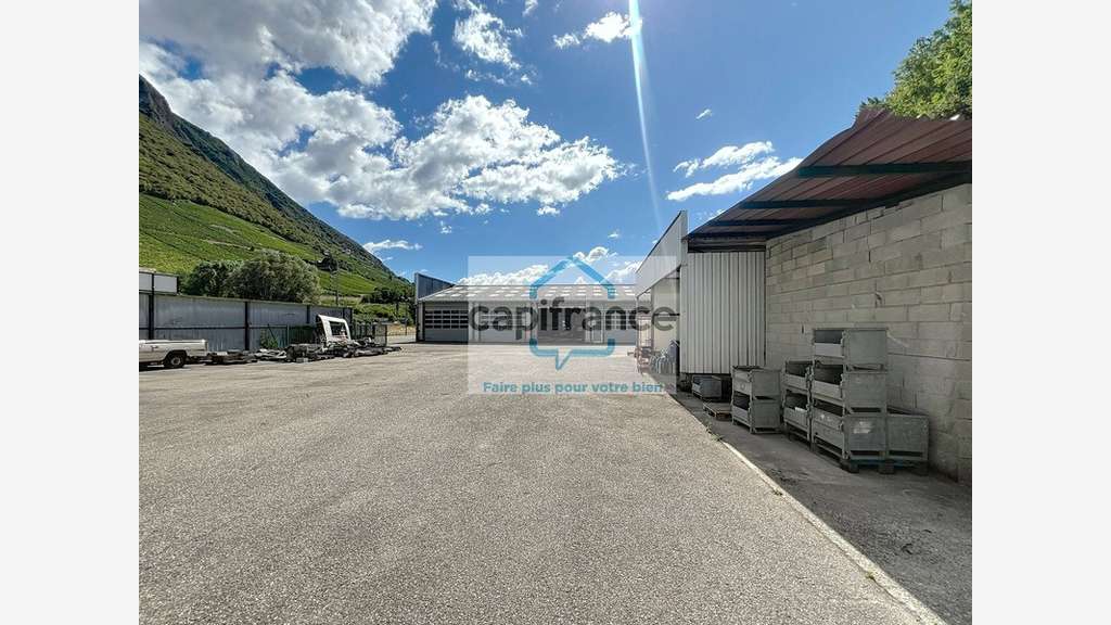 Local artisanal 1132m² à louer à Montmélian
