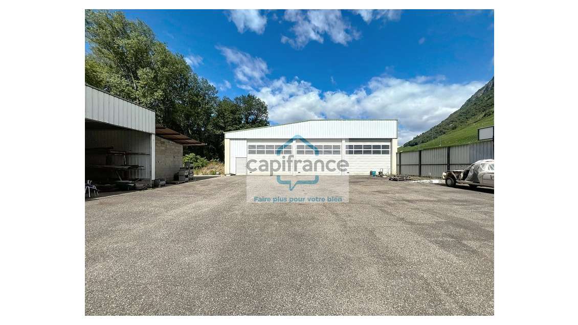 Local artisanal 1132m² à louer à Montmélian