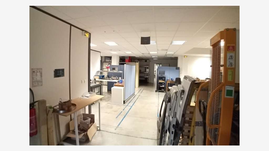 A louer bureaux cloisonnés 457m² R+1 à Montpellier