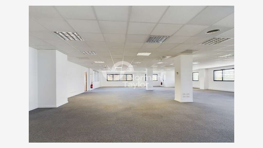 A louer bureaux cloisonnés 457m² R+1 à Montpellier