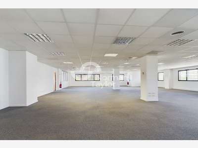 A louer bureaux cloisonnés 457m² R+1 à Montpellier