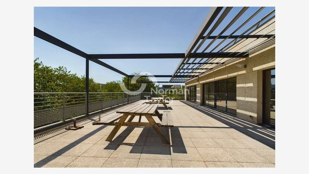 A louer bureaux cloisonnés 457m² R+1 à Montpellier