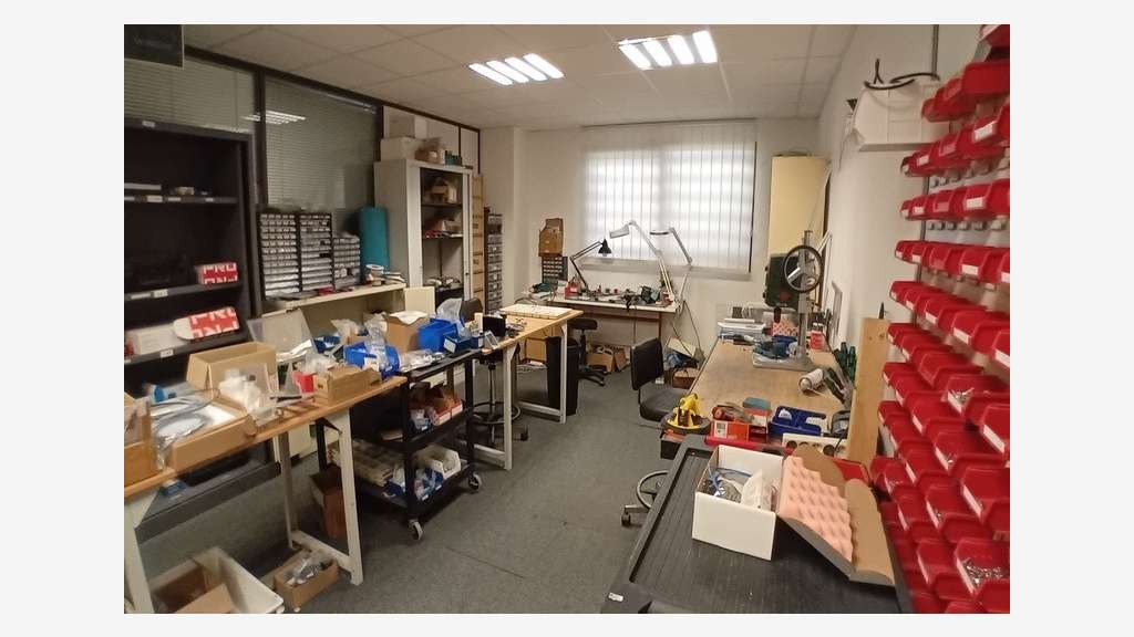 A louer bureaux cloisonnés 457m² R+1 à Montpellier