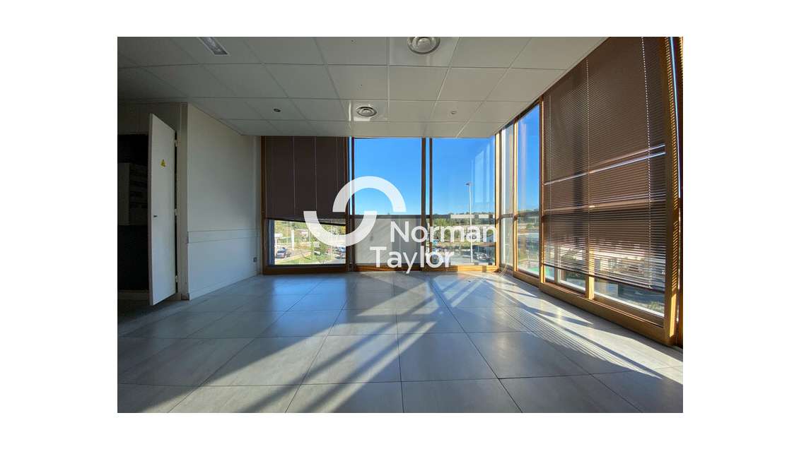 A louer bureaux 240m² à Montpellier Saint-Gély