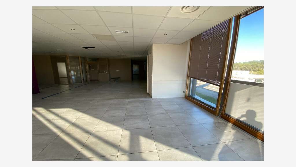 A louer bureaux 240m² à Montpellier Saint-Gély
