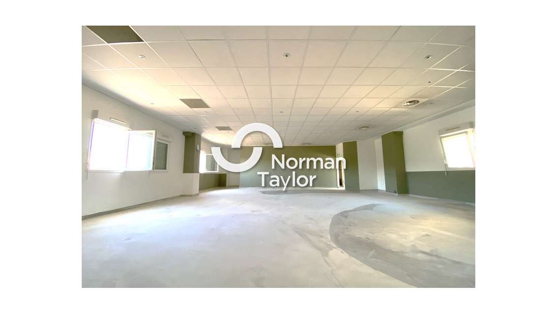 A louer bureaux 737m² divisibles Montpellier Jacou