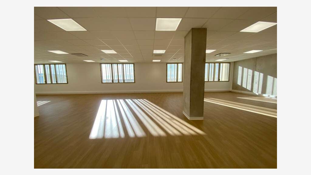 Bureaux 180m² R+1 à louer ZAC Cambacérès