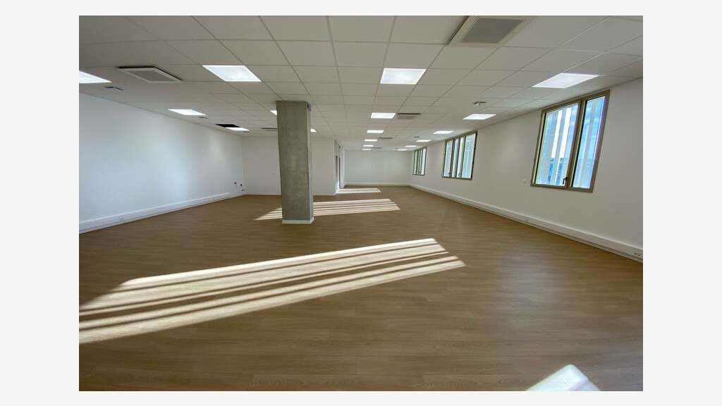 Bureaux 180m² R+1 à louer ZAC Cambacérès