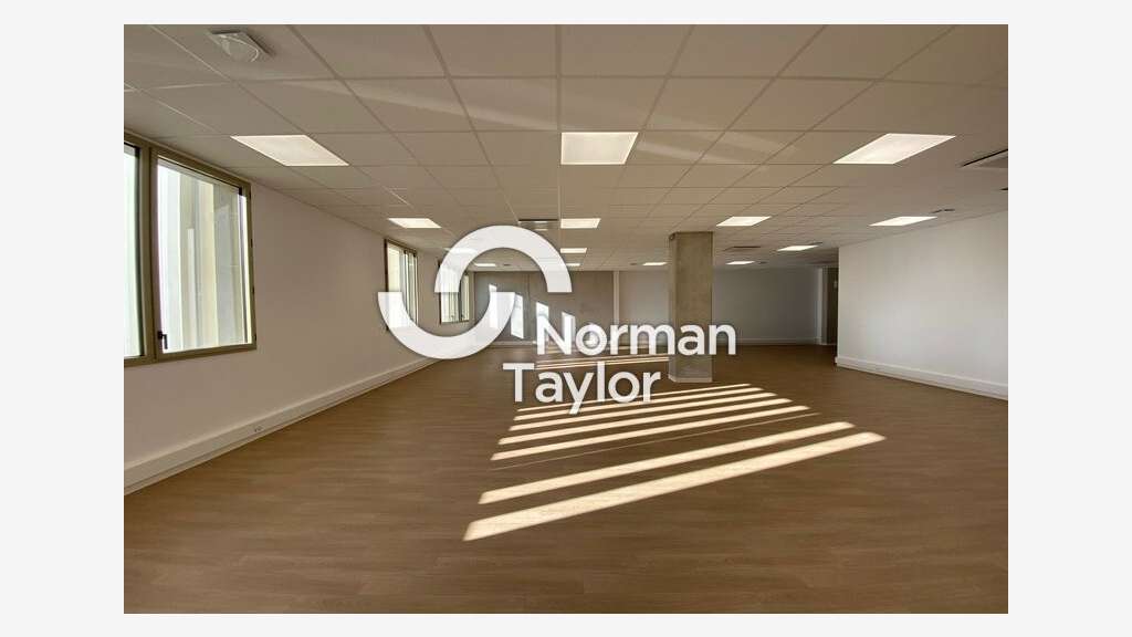 Bureaux 180m² R+1 à louer ZAC Cambacérès