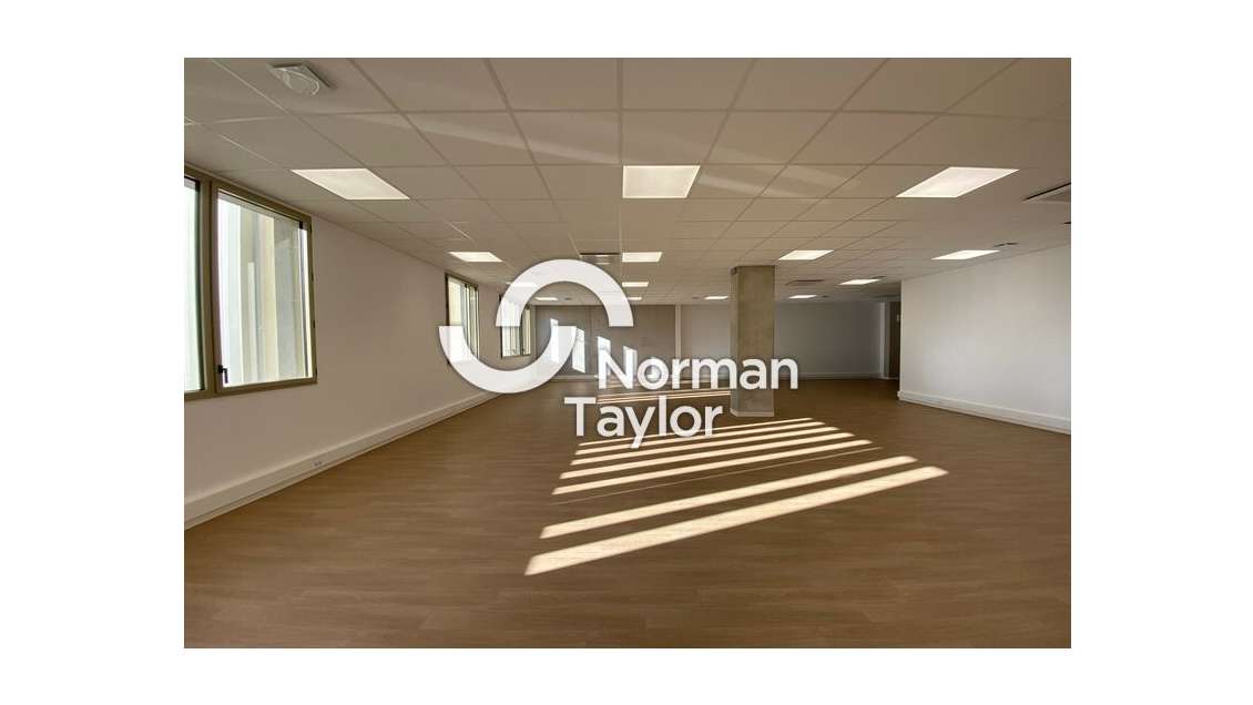 Bureaux 180m² R+1 à louer ZAC Cambacérès