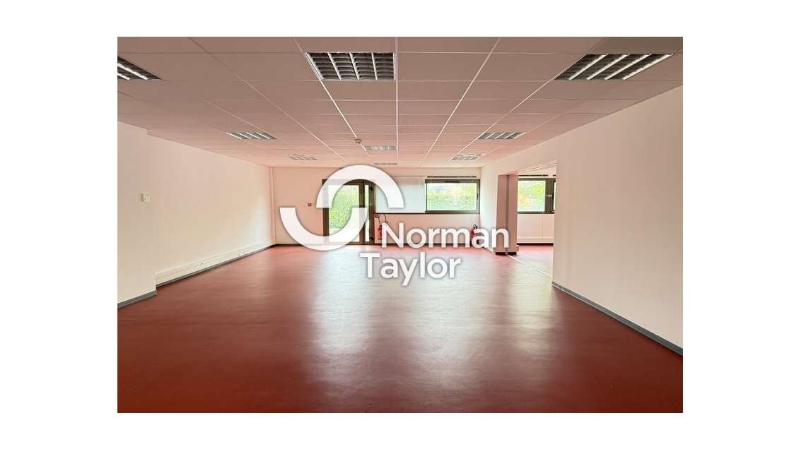 Bureaux en open space à louer au Parc Aéroport