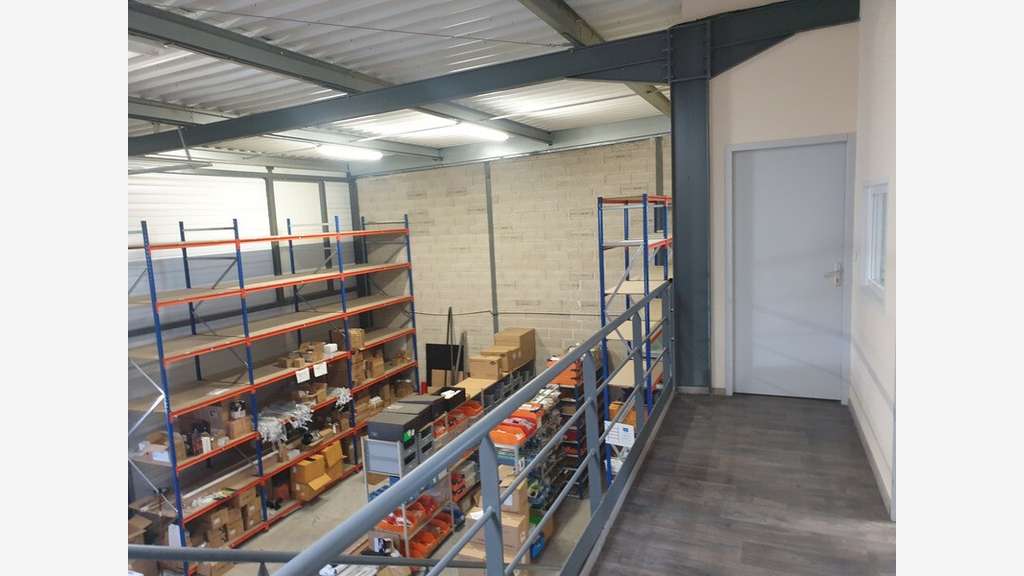 A louer local avec vitrine 250m² à Montpellier