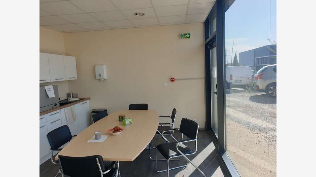A louer local avec vitrine 250m² à Montpellier