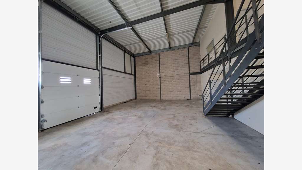 A louer local avec vitrine 250m² à Montpellier