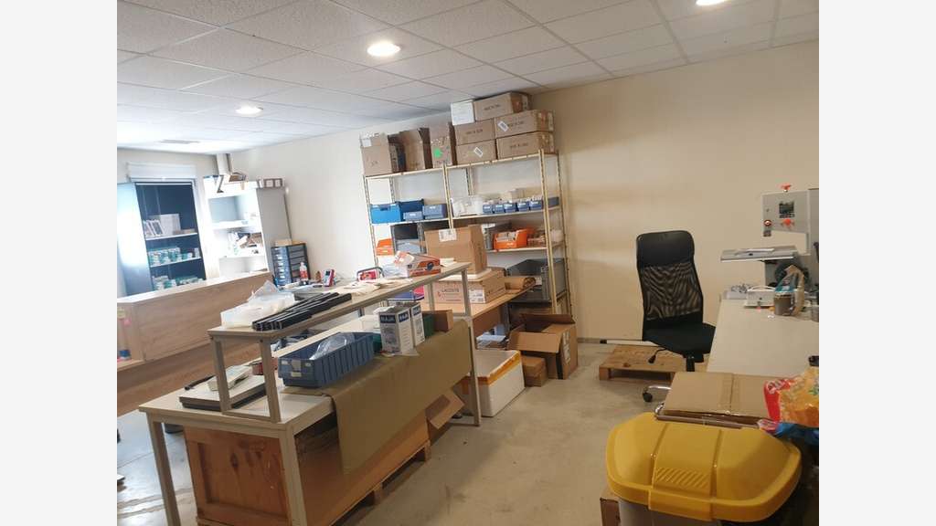 A louer local avec vitrine 250m² à Montpellier