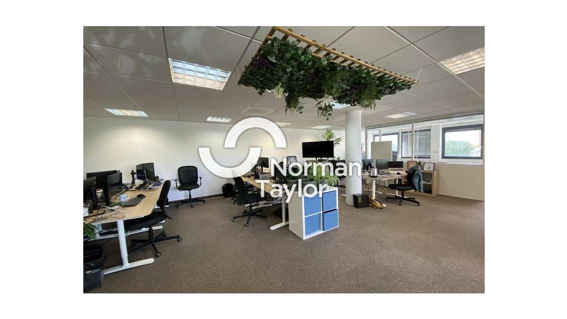 Bureaux aménagés R+2 à louer Montpellier Odysseum 