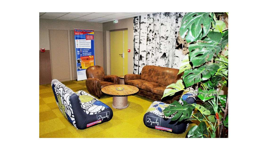 Bureau cosy lumineux 53m² à louer à Garosud 