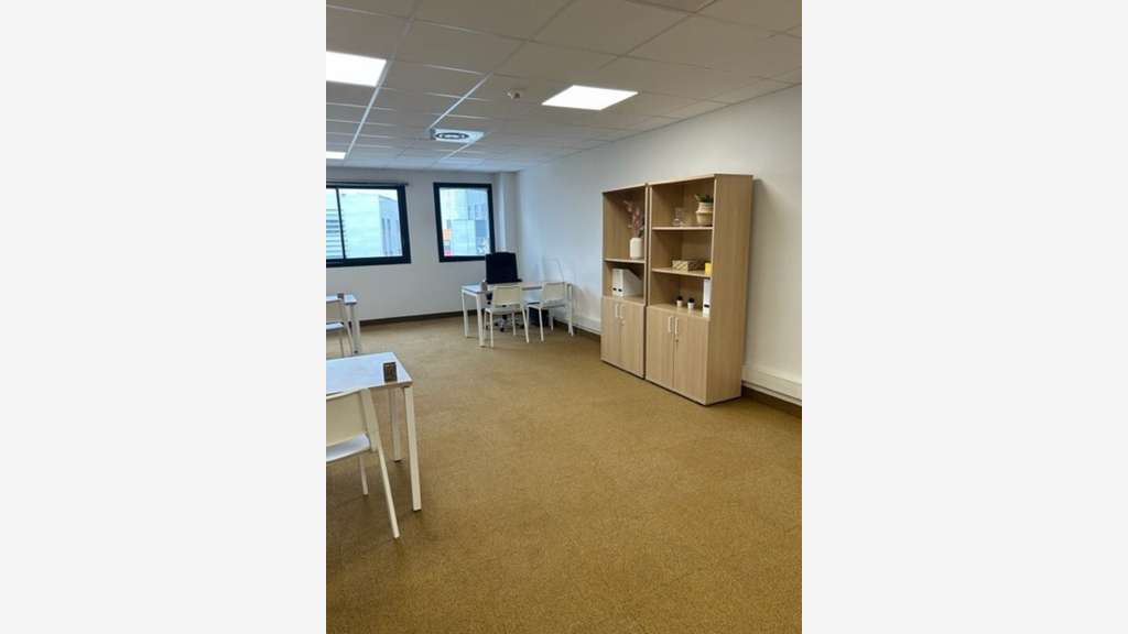 Bureau cosy lumineux 53m² à louer à Garosud 