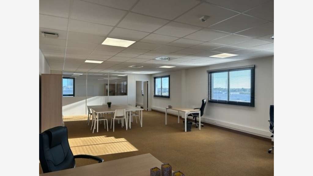 Bureau fonctionnel 119m² à Montpellier Garosud