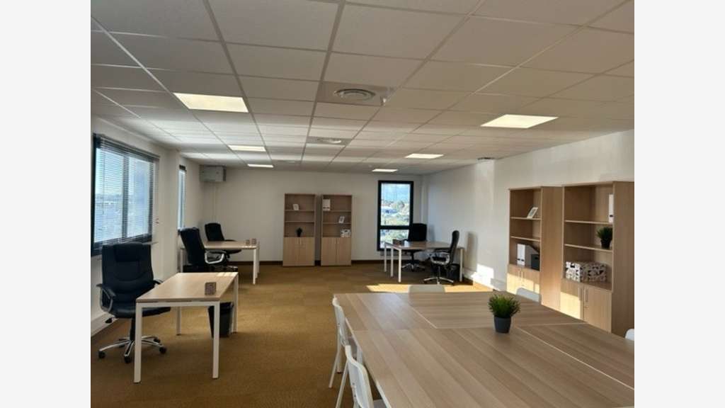 Bureau fonctionnel 119m² à Montpellier Garosud