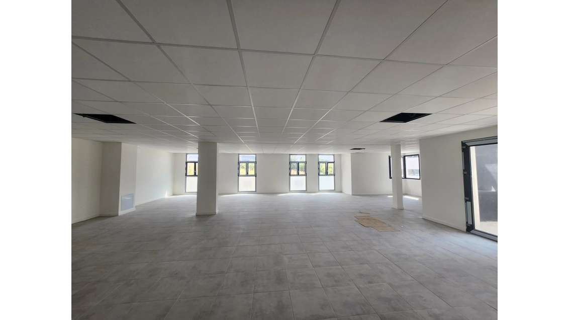 Location bureaux activités 445m² à Montpellier ZFU