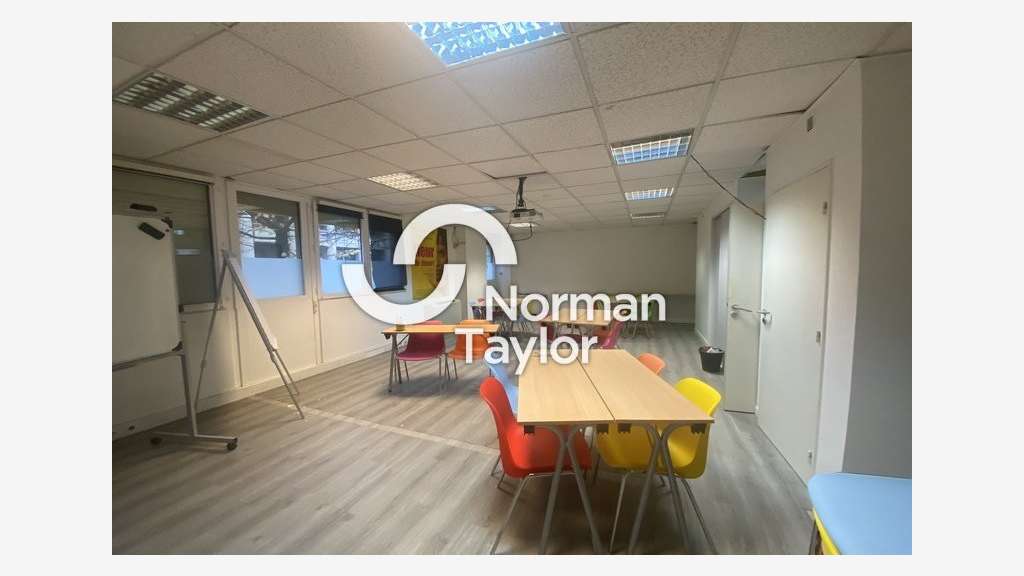 Bureaux 237m² R+1 à louer à Montpellier