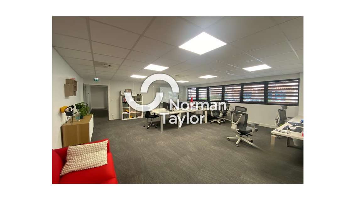 Bureaux 151m² R+1 à louer à Montpellier proche A9