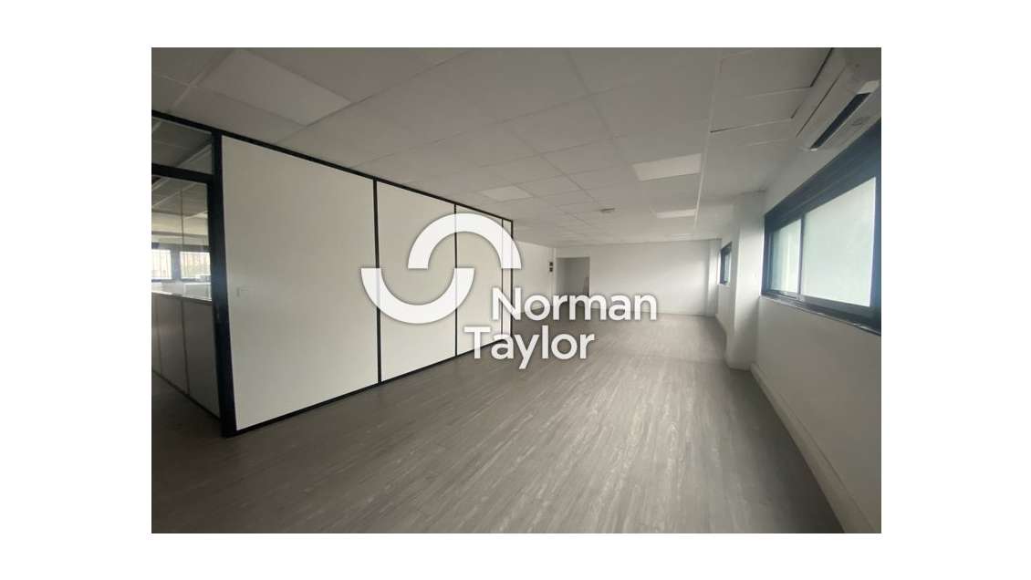 Loue bureaux 231m² R+1 Montpellier près d'Arènes