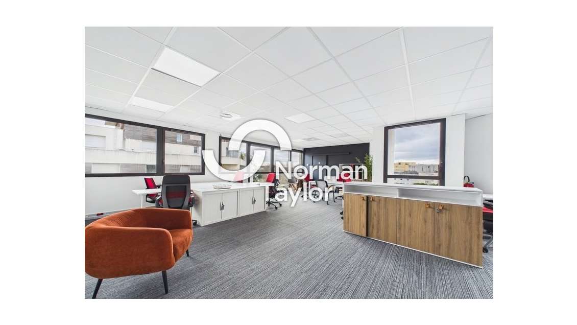 Bureaux 431m² en open space à louer Port Marianne