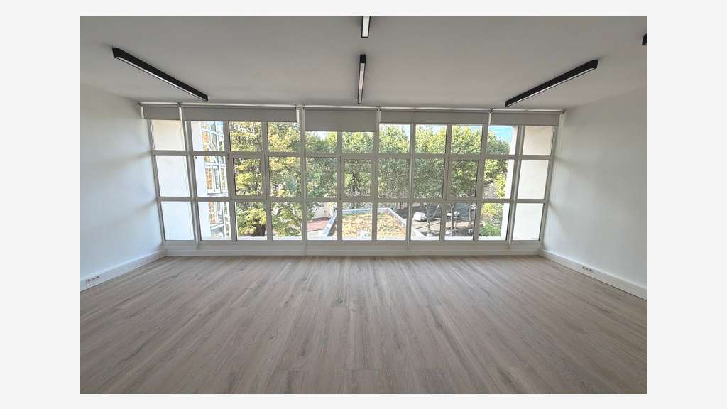Bureaux 163m² R+3 à louer à Montpellier Antigone