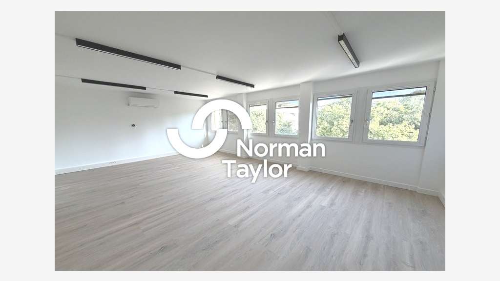 Bureaux 163m² R+3 à louer à Montpellier Antigone