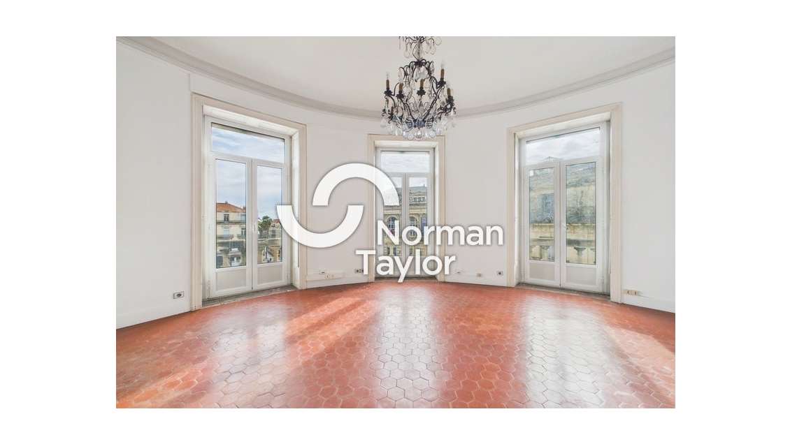 Bureaux 150m² à louer Place de la Comédie