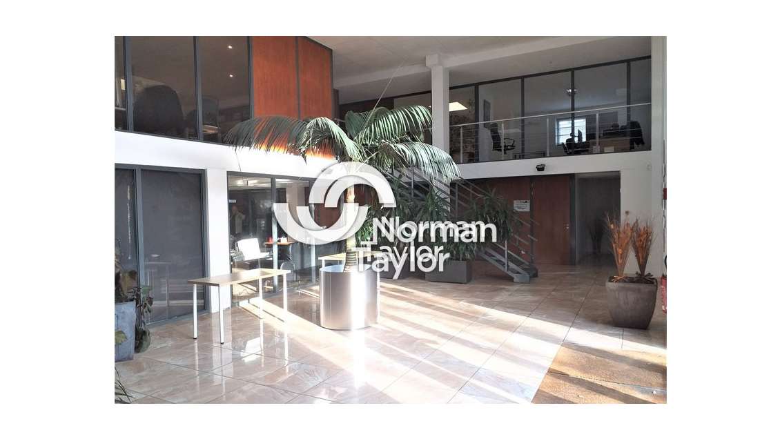 Bureaux 250m² à louer Montpellier ZFU Parc 2000