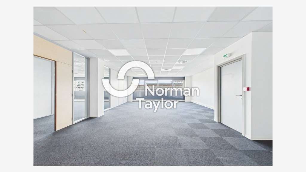 Bureaux 1960m² à louer à Montpellier Millénaire