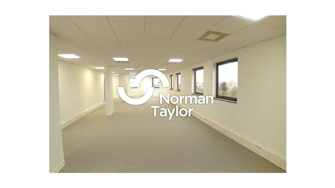 Location bureaux spacieux 330m² Montpellier Ouest