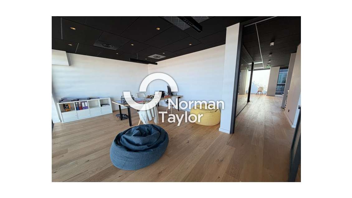 Bureaux aménagés 178m² à louer à Mauguio