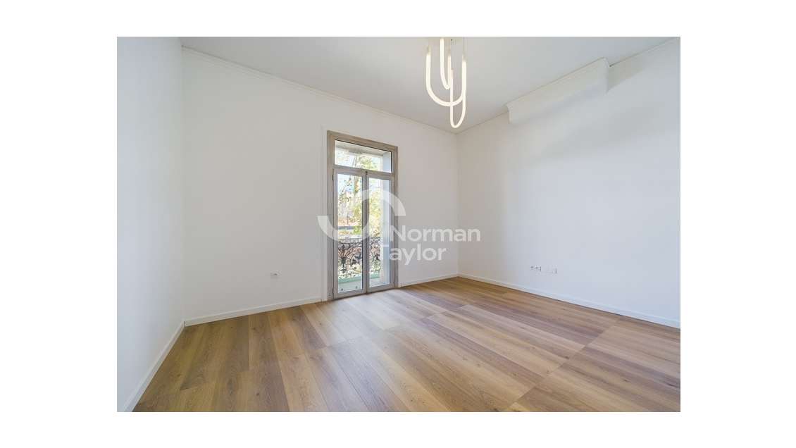 Bureaux d'environ 77 m² type haussmannien