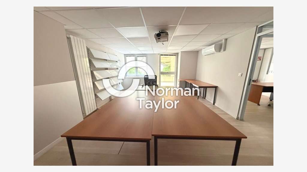 Bureaux 86m² à louer à Montpellier Antigone