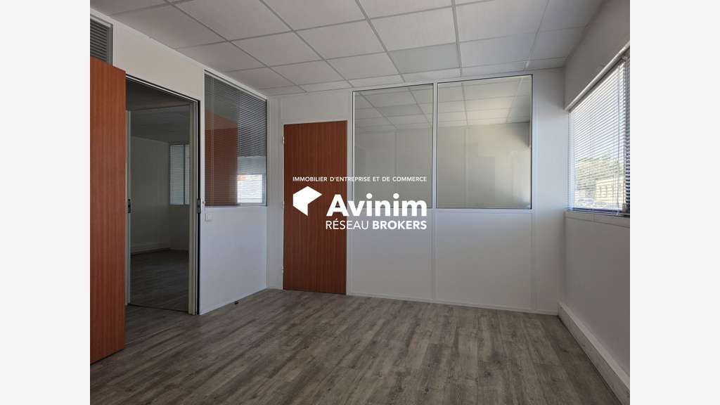 Bureaux 107m² R+1 à louer à Montpellier Garosud