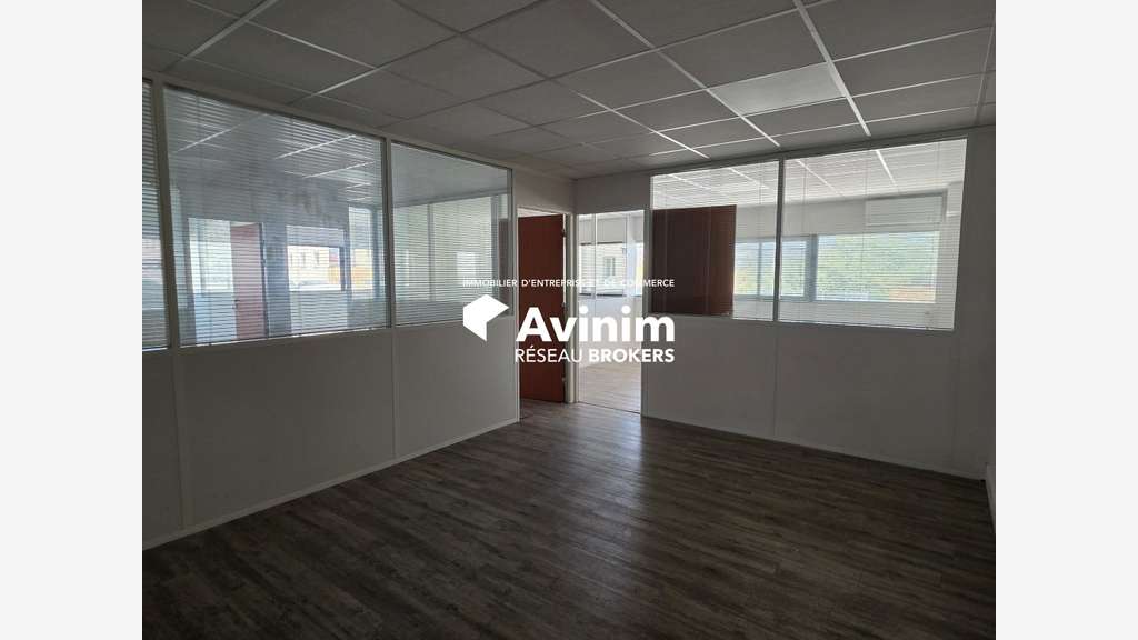 Bureaux 107m² R+1 à louer à Montpellier Garosud