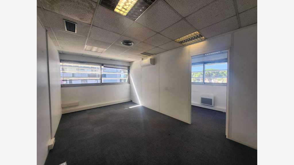 A louer bureaux 83m² à Montpellier Près d'Arènes 