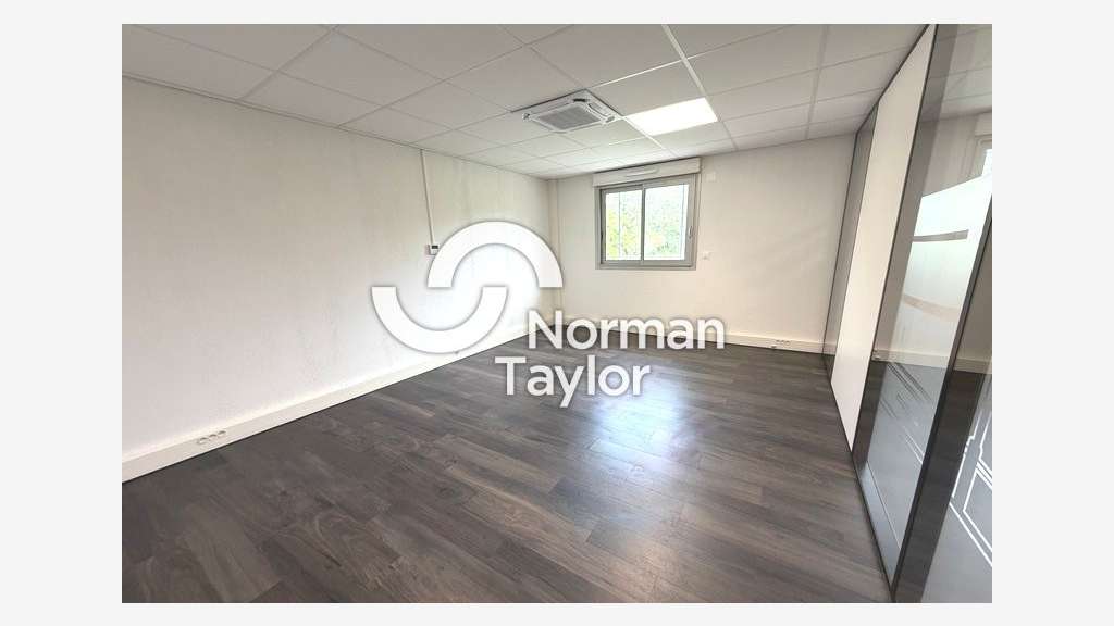 Bureaux aménagés 120m² R+1 à louer à Montpellier