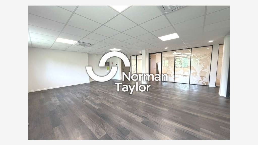 Bureaux aménagés 120m² R+1 à louer à Montpellier