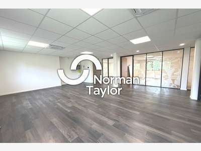 Bureaux aménagés 120m² R+1 à louer à Montpellier