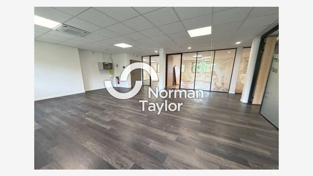 Bureaux aménagés 120m² R+1 à louer à Montpellier