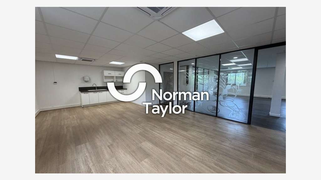 Bureaux aménagés 120m² R+1 à louer à Montpellier