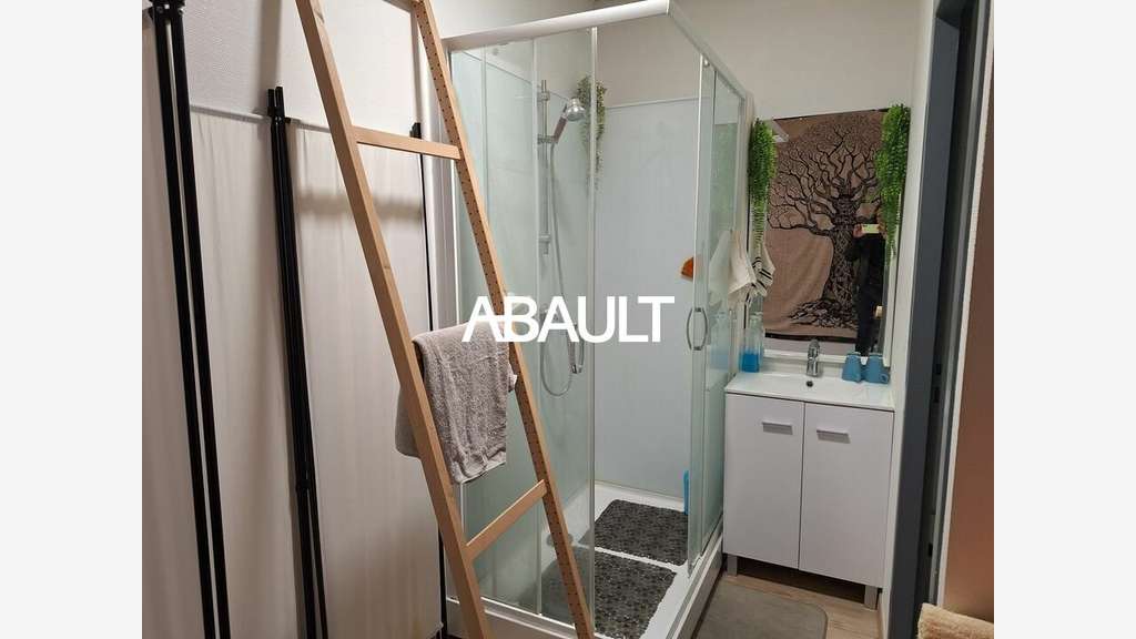 Bureau 167m² en étage à louer à Montrabé