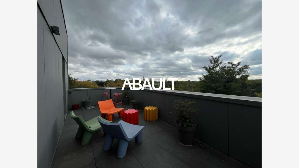 Bureau 167m² en étage à louer à Montrabé