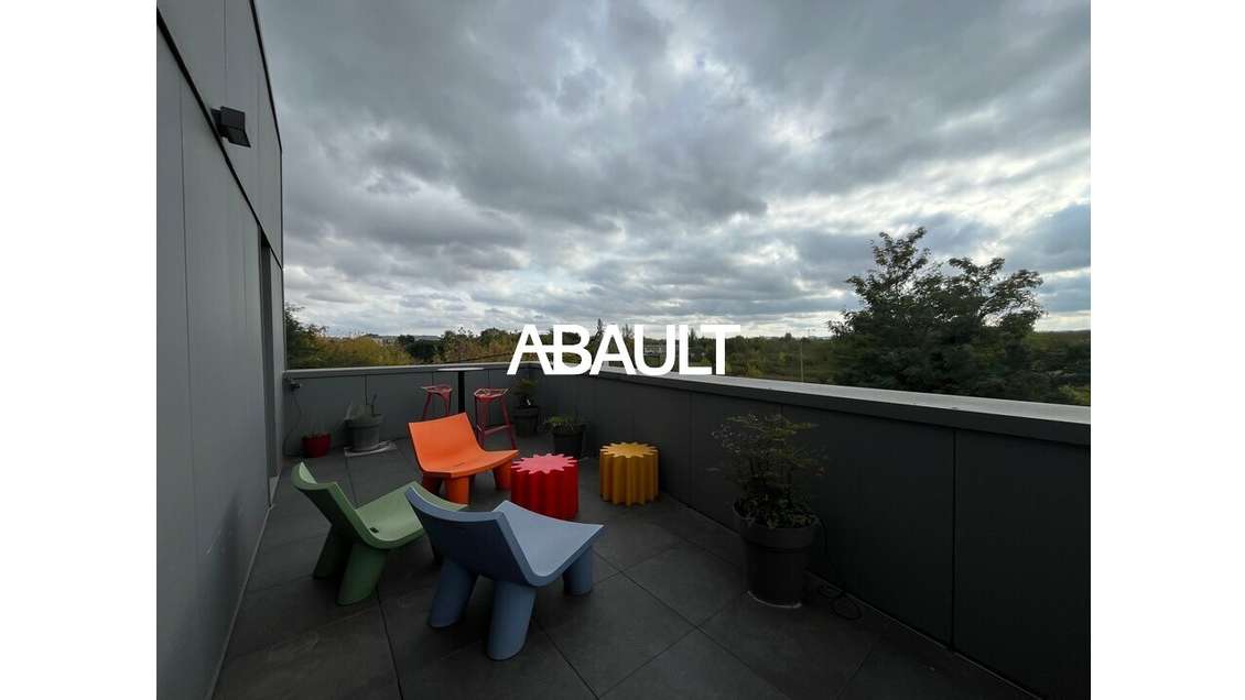 Bureau 167m² en étage à louer à Montrabé
